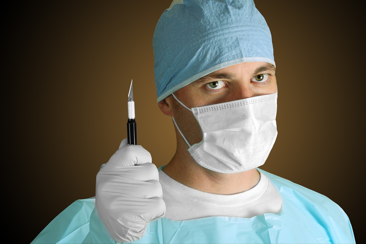 Kombine Estetik Müdahaleler Yüz Germe Operasyonları (Facelift) ile Gençlik Işıltısını Koruma Yolculuğu